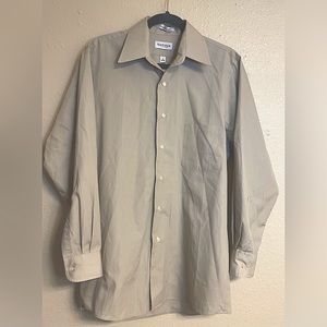 Van Heusen mens button up shirt size Med/Small. Gray.